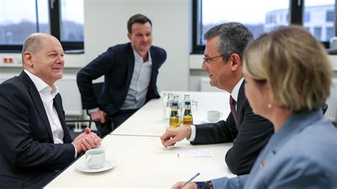 CHP Lideri Özgür Özel, Almanya Başbakanı Scholz ile buluştu